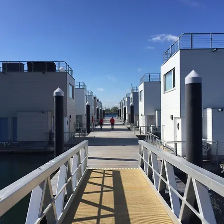 Schwimm-haus Antares One By Seeblick Ferien Oro